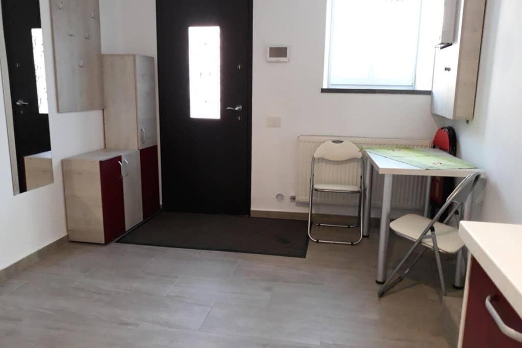 Zsizelle Rezidence Appartamento Braşov Esterno foto