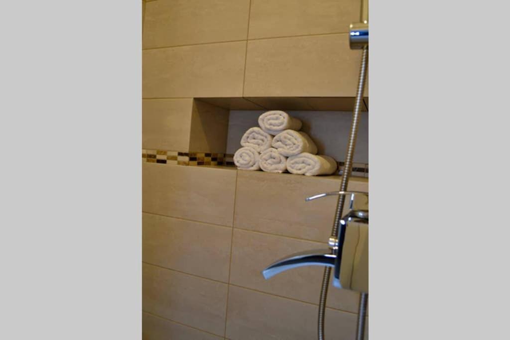 Zsizelle Rezidence Appartamento Braşov Esterno foto