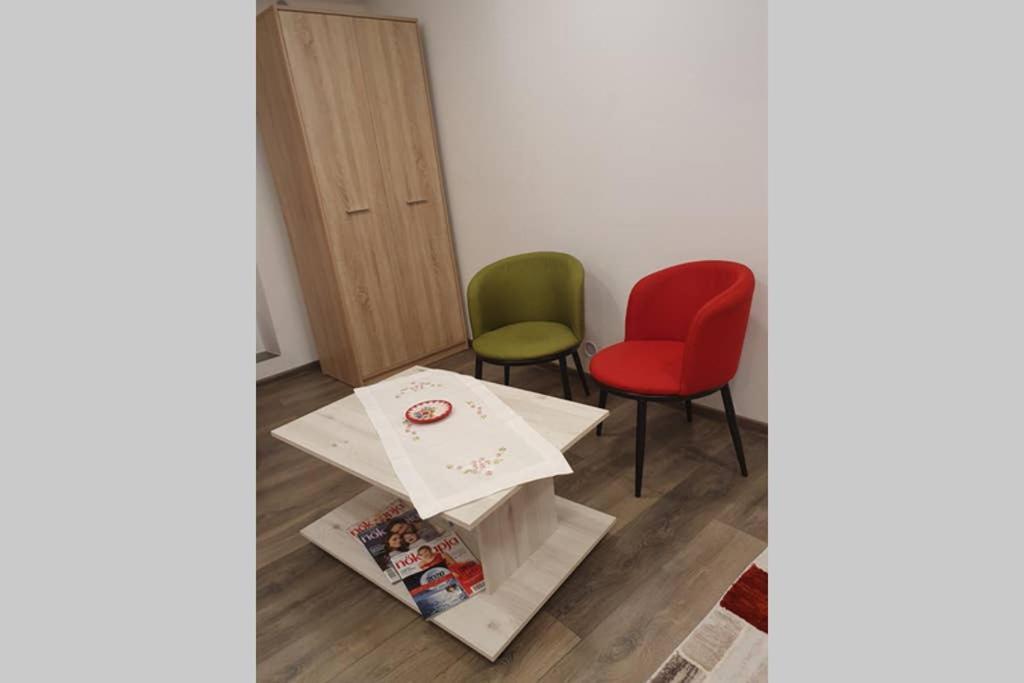 Zsizelle Rezidence Appartamento Braşov Esterno foto